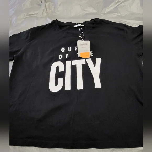 Zara Black and White Graphic Tee - Picture 4 of 4